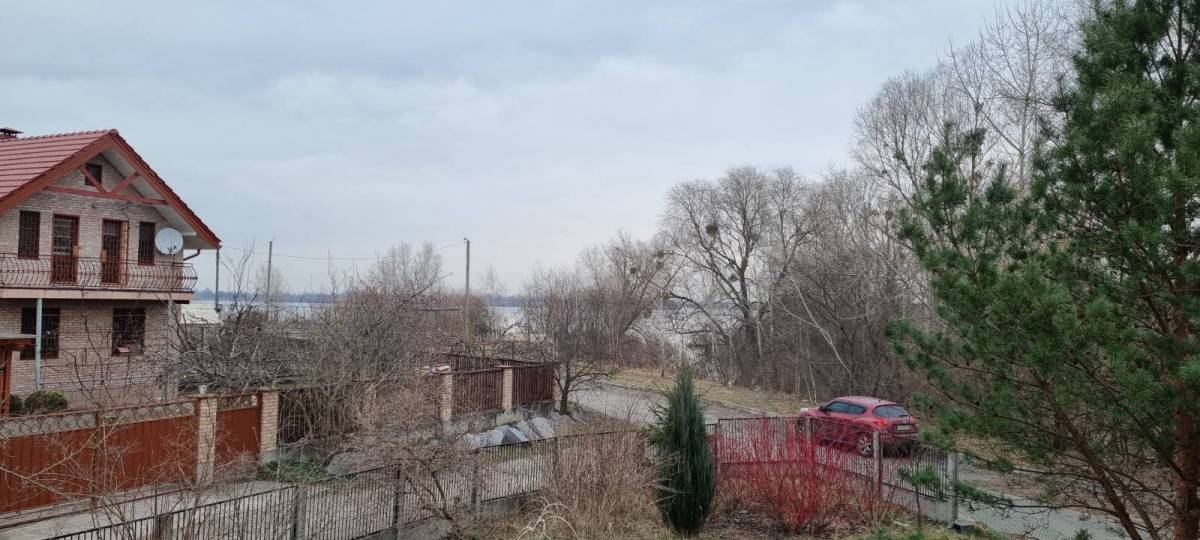 Продажа 2 эт.кирпичного дома 300 кв.м. на 1 линии р.Днепр в КГ Чернобылец