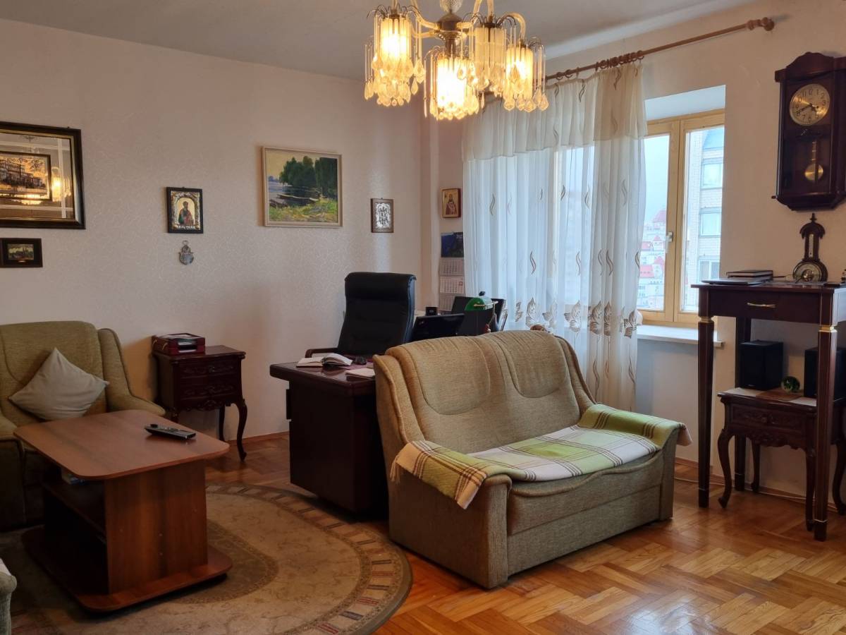 Продам 3 комнатную квартиру 118 кв.м. на Оболонских Липках,пр.Г.Сталинграда 14г