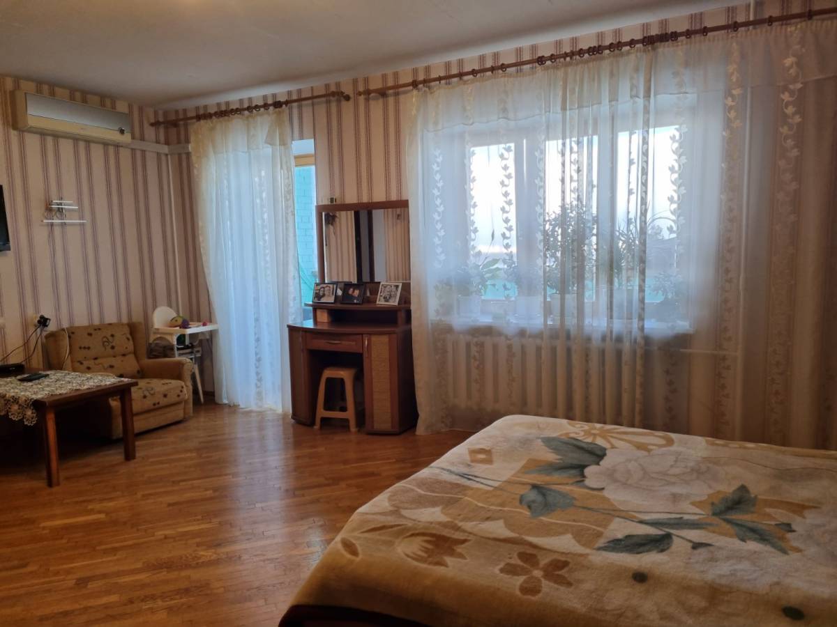 Продам 3 комнатную квартиру 118 кв.м. на Оболонских Липках,пр.Г.Сталинграда 14г